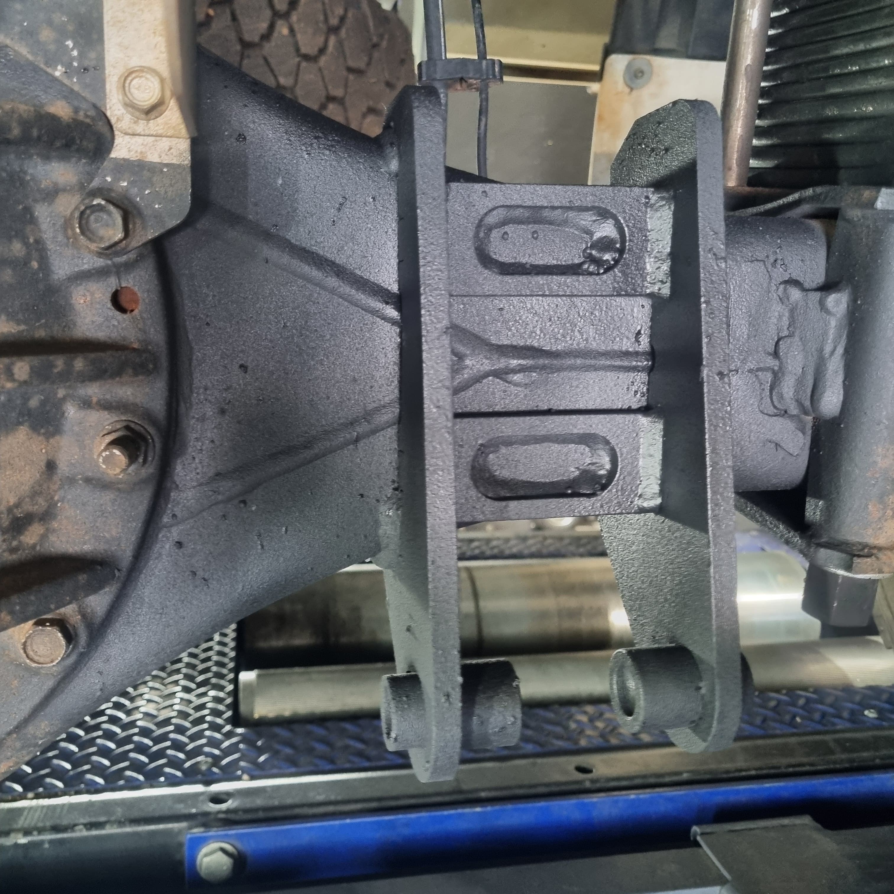 Isuzu NPR/NPS Truck rear lower shock mount kit